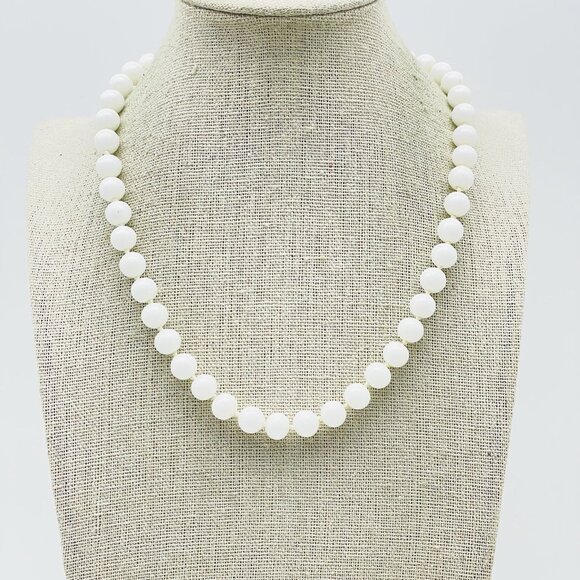 Signed MONET Necklace White Beaded Gold Tone Classic Vintage - Picture 1 of 7